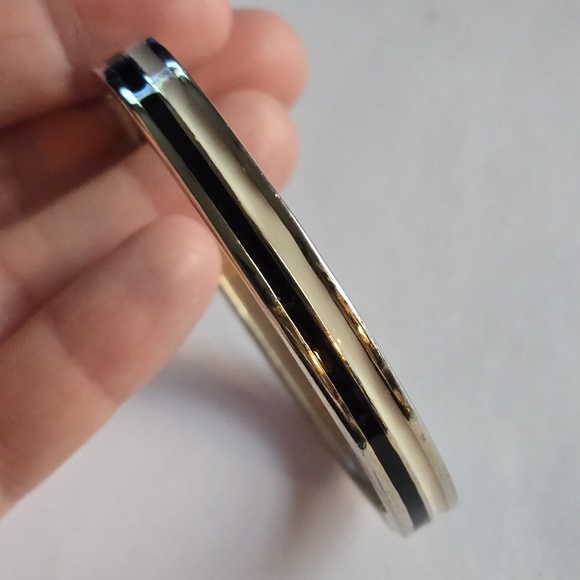 Enamel bracelet off white color and black bangle clamper style gold tone - Picture 5 of 9